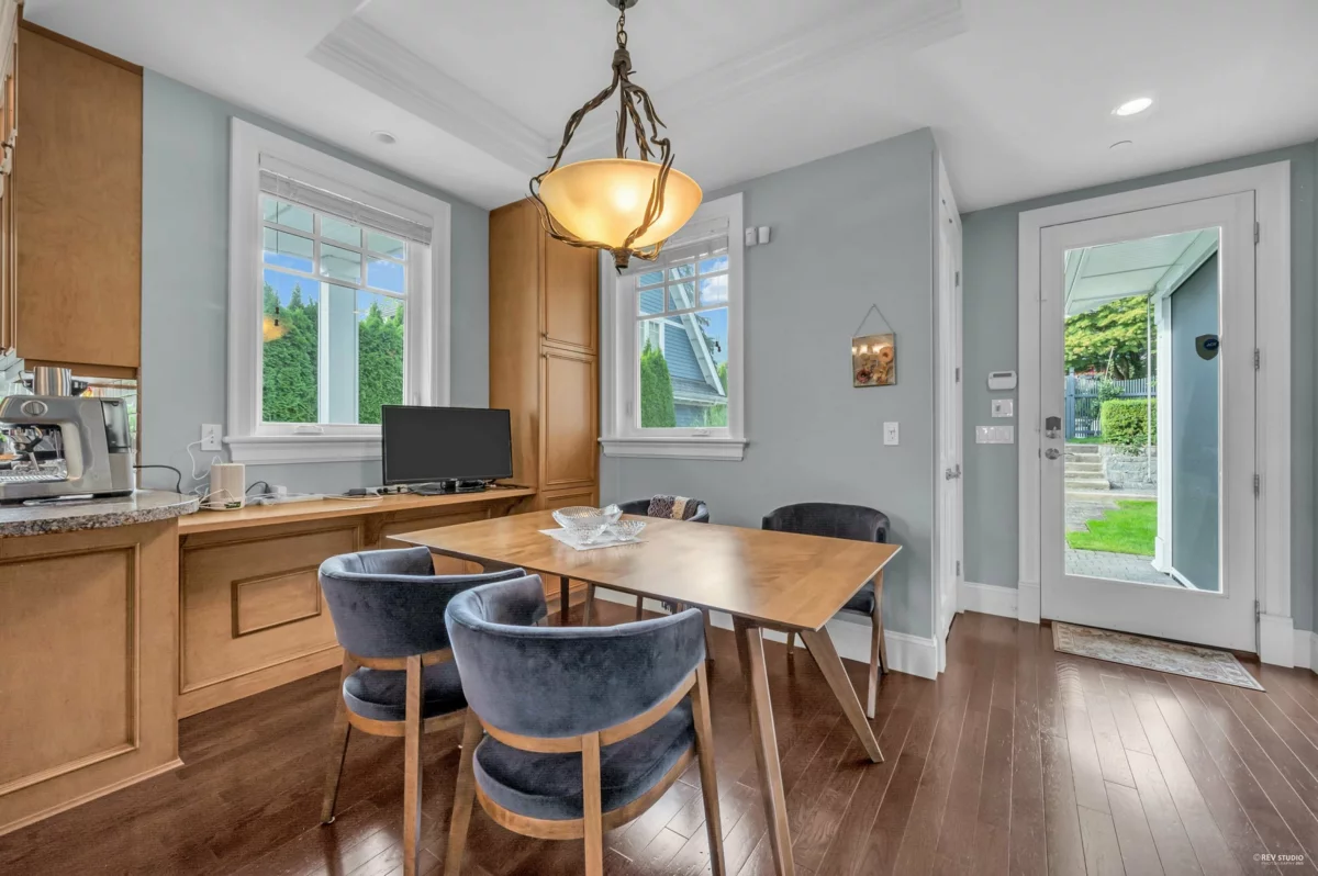 Primary Bathroom Photo of 1287 Gordon Avenue, West Vancouver, BC