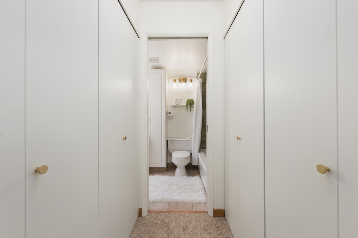 Guest Bathroom Photo of 227 9847 Manchester Drive, Burnaby, BC