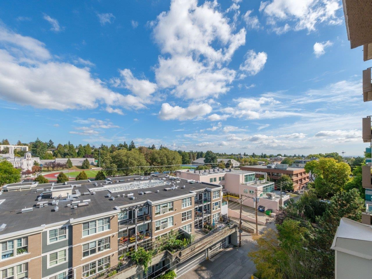 Hot Tub / Spa Photo of 802 2108 W 38th Avenue, Vancouver, BC