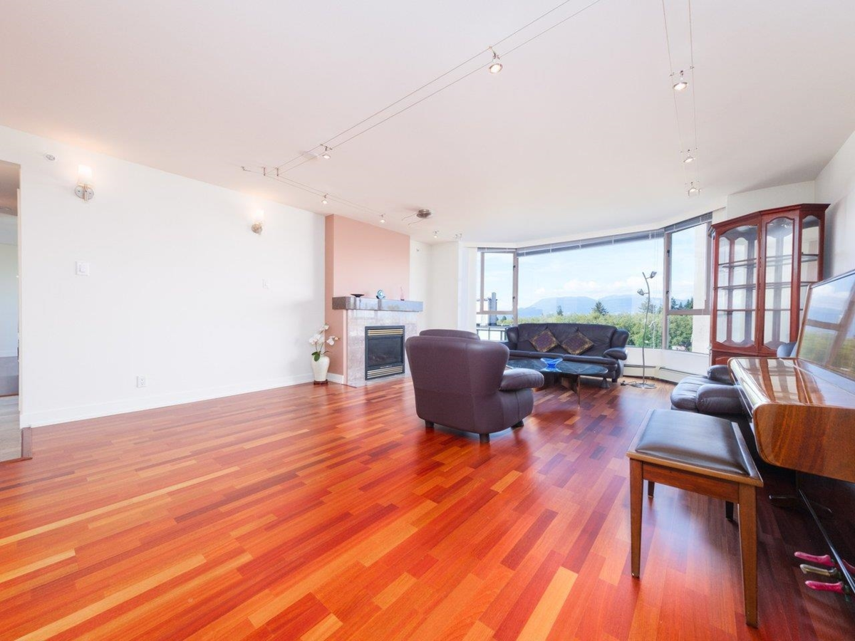 Kitchen Island Photo of 802 2108 W 38th Avenue, Vancouver, BC