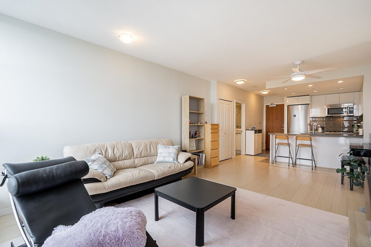 Family Room Photo of 3108 4880 Bennett Street, Burnaby, BC