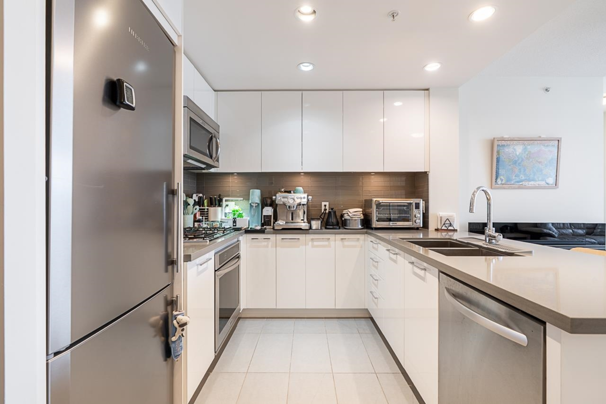 Kitchen Photo of 3108 4880 Bennett Street, Burnaby, BC