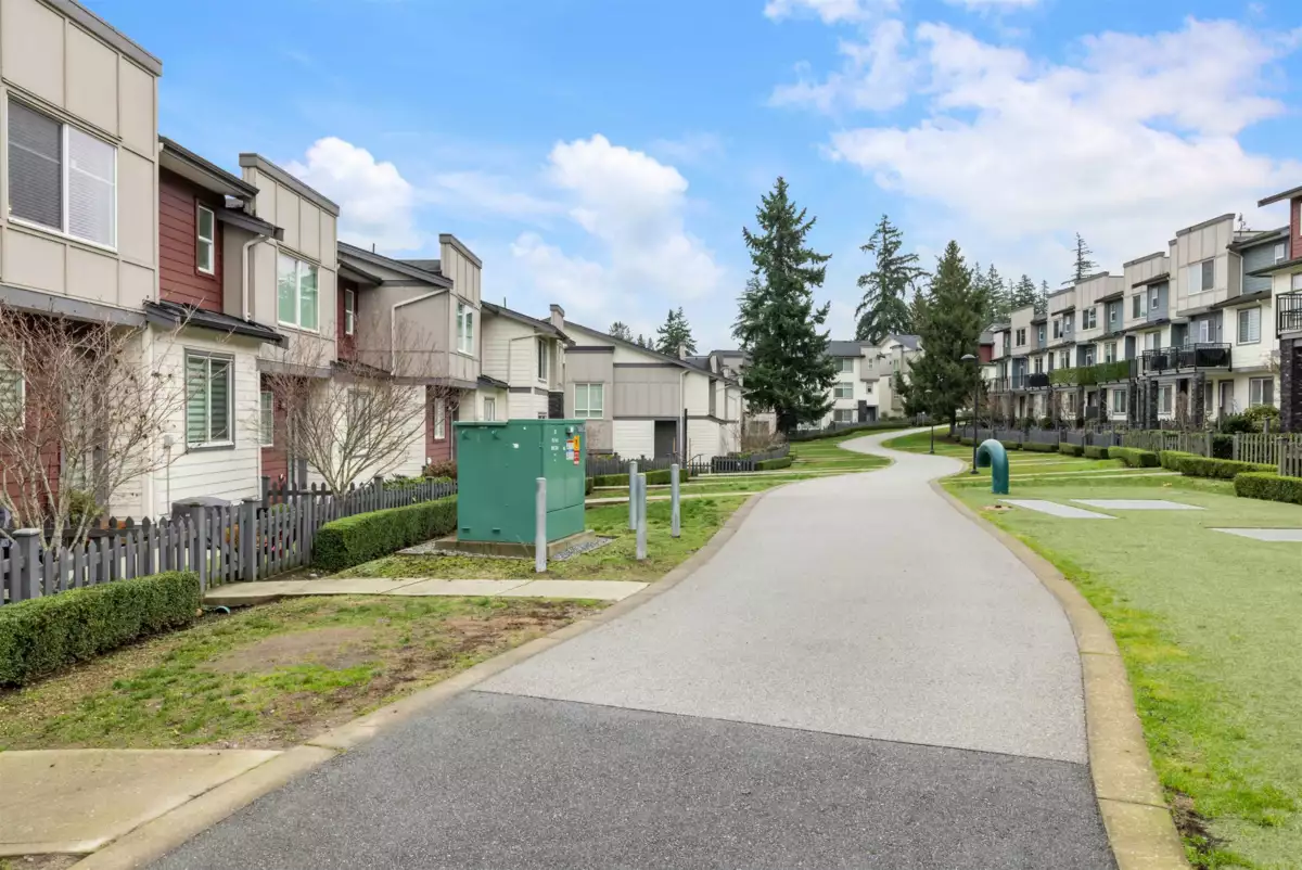 Kitchen Photo of 82 15665 Mountain View Drive, Surrey, BC