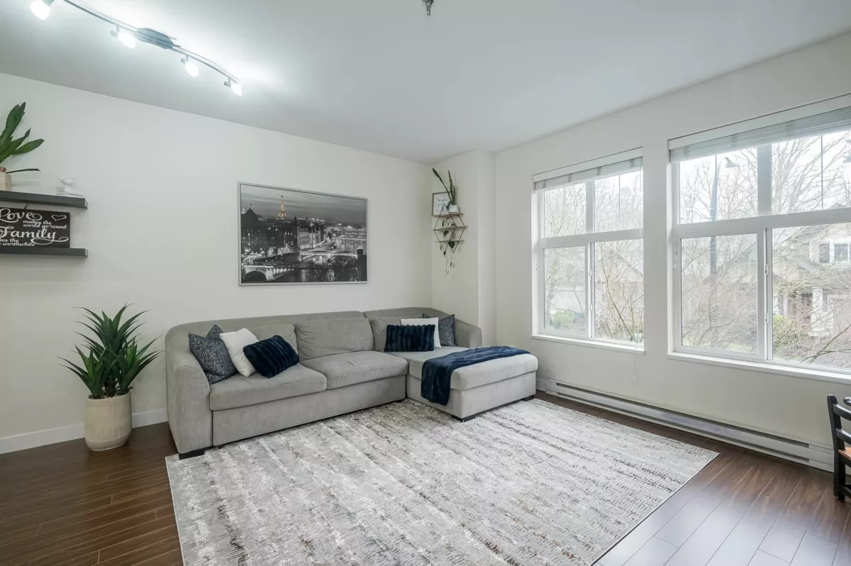 Kitchen Island Photo of 13 18211 70th Avenue, Surrey, BC