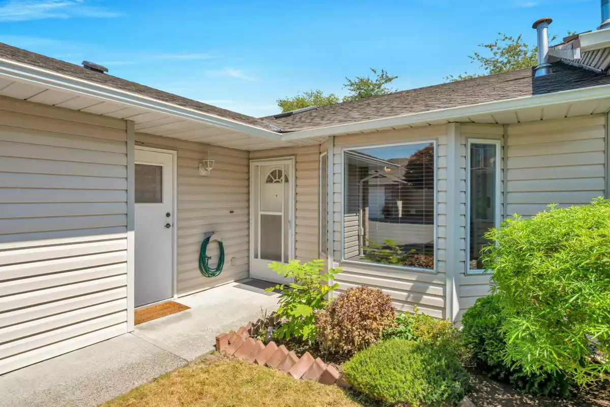 Dining Area Photo of 25 22308 124 Avenue, Maple Ridge, BC