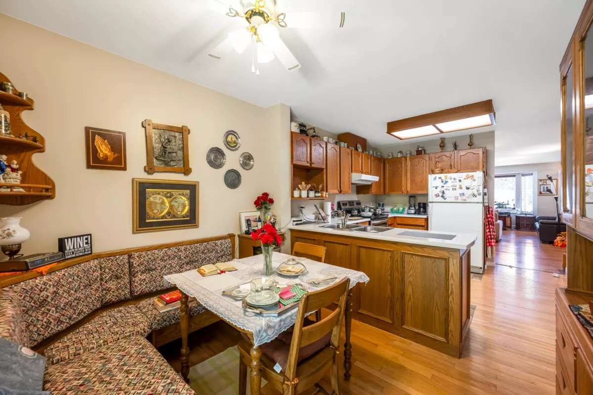 Guest Bathroom Photo of 25 22308 124 Avenue, Maple Ridge, BC