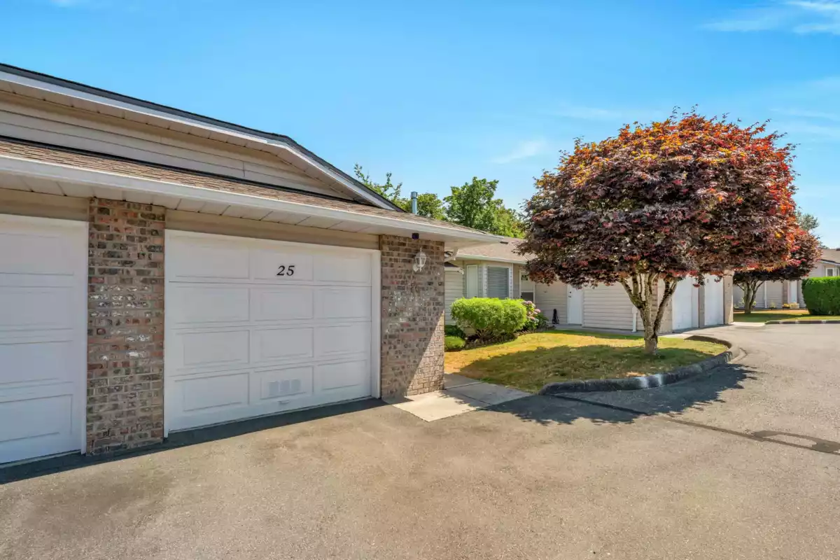 Living Room Photo of 25 22308 124 Avenue, Maple Ridge, BC