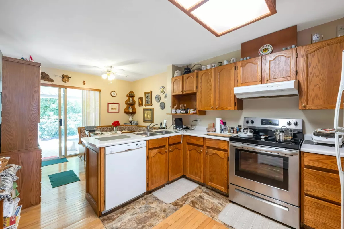 Primary Bathroom Photo of 25 22308 124 Avenue, Maple Ridge, BC