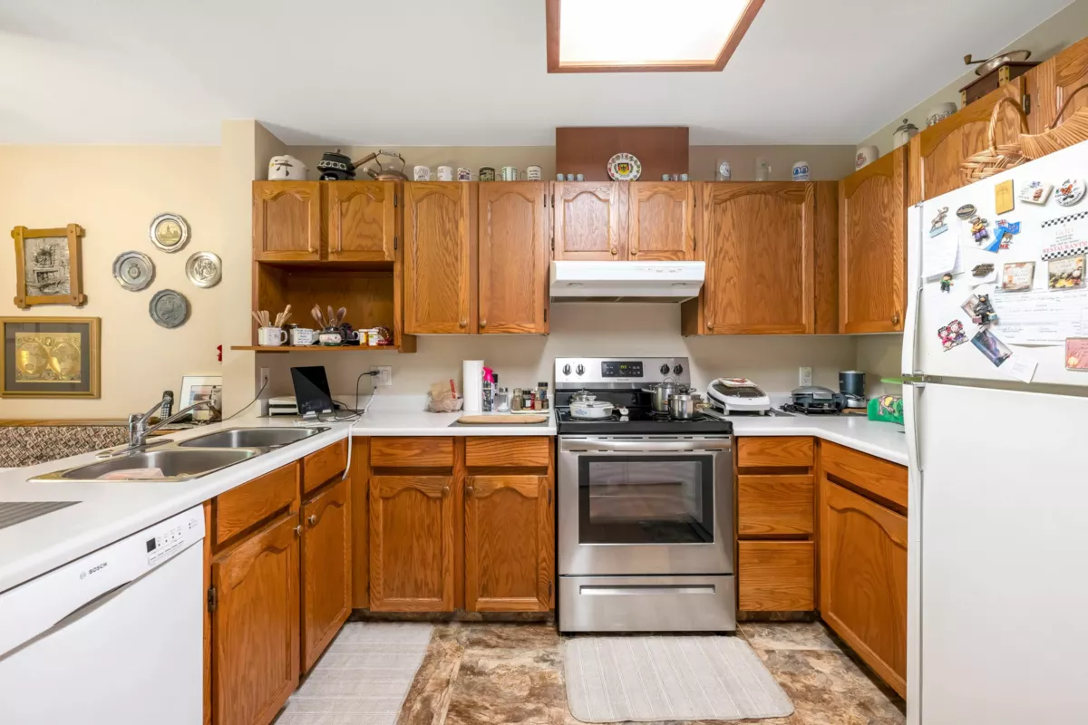 Walk-In Closet Photo of 25 22308 124 Avenue, Maple Ridge, BC