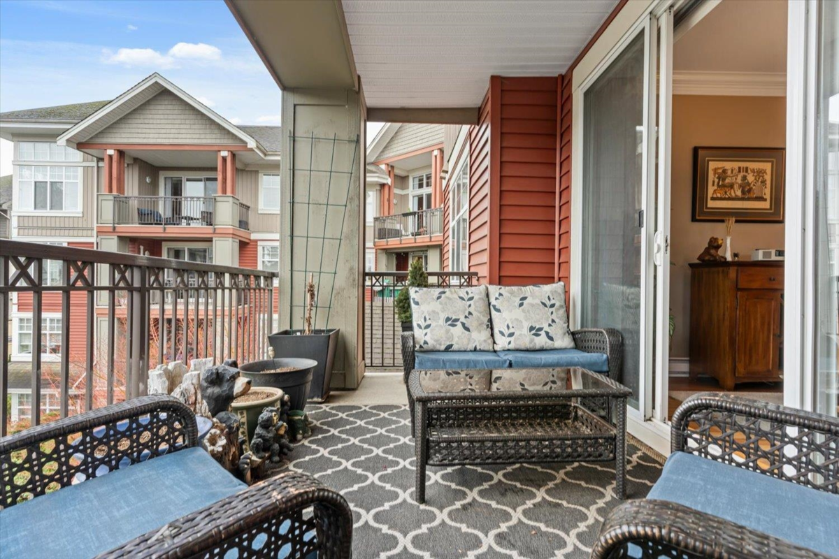 Entry Foyer Photo of 301A 45595 Tamihi Way, Chilliwack, BC