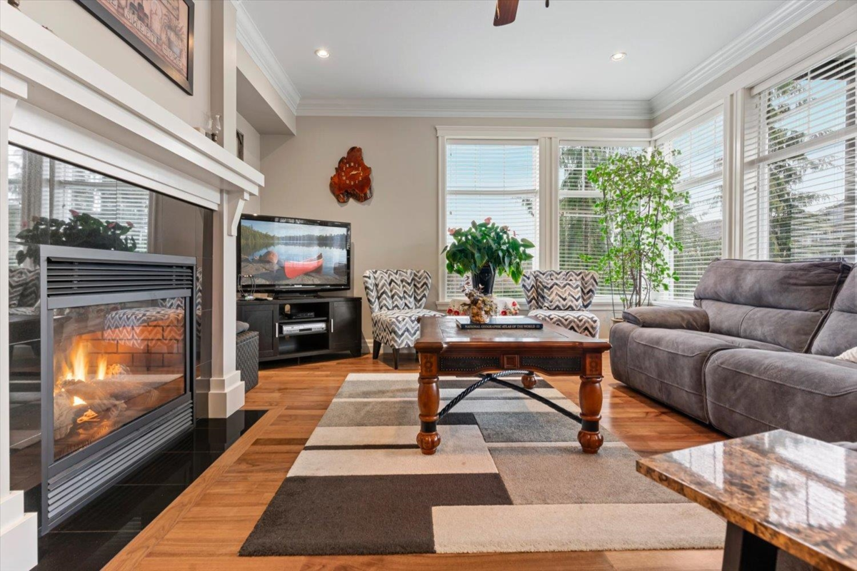 Kitchen Island Photo of 301A 45595 Tamihi Way, Chilliwack, BC