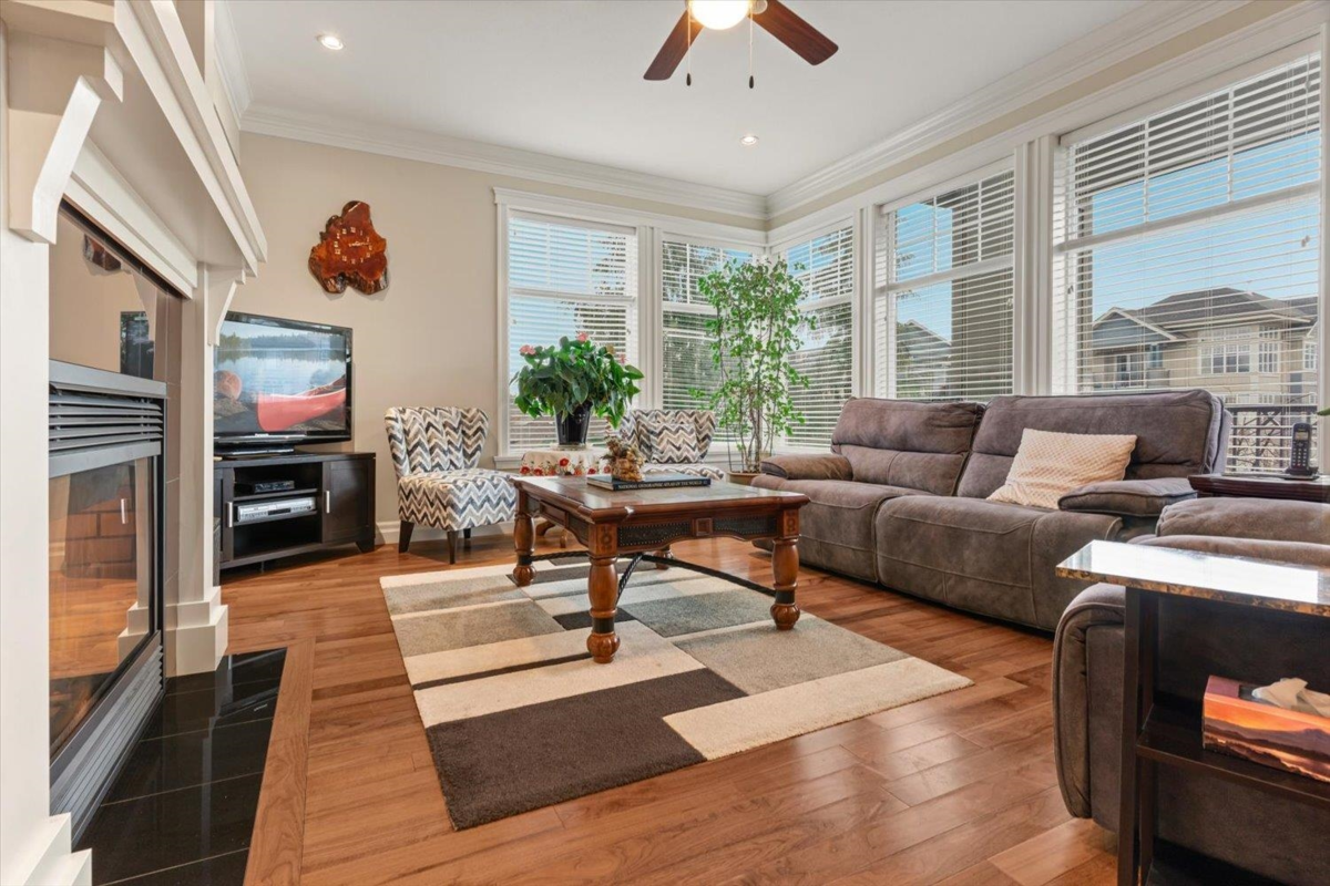 Kitchen Photo of 301A 45595 Tamihi Way, Chilliwack, BC