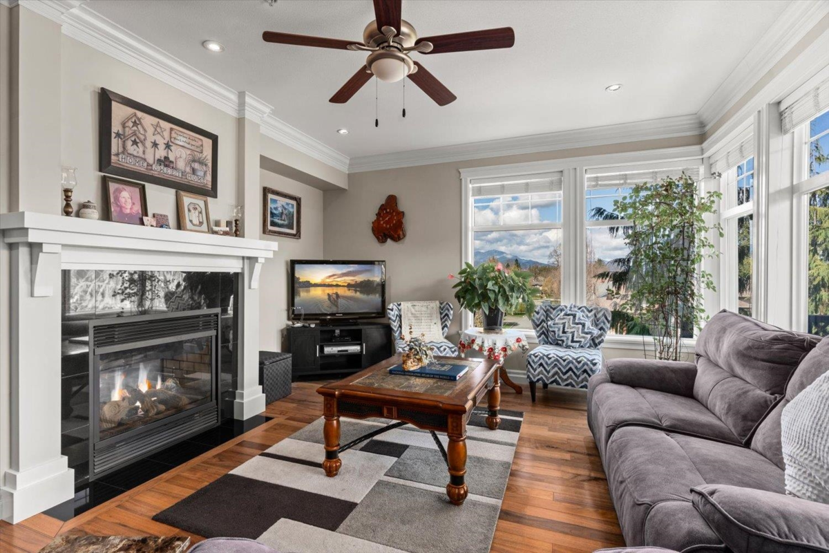 Living Room Photo of 301A 45595 Tamihi Way, Chilliwack, BC