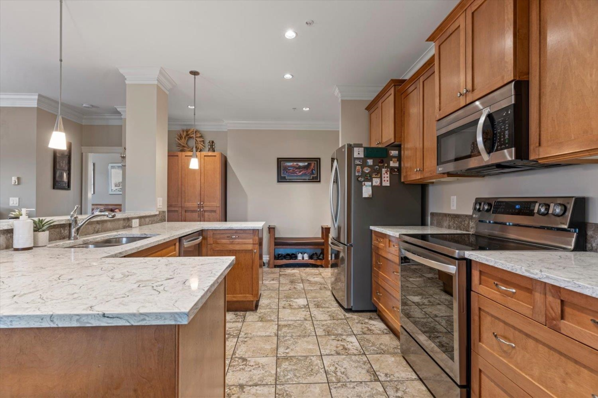 Walk-In Closet Photo of 301A 45595 Tamihi Way, Chilliwack, BC