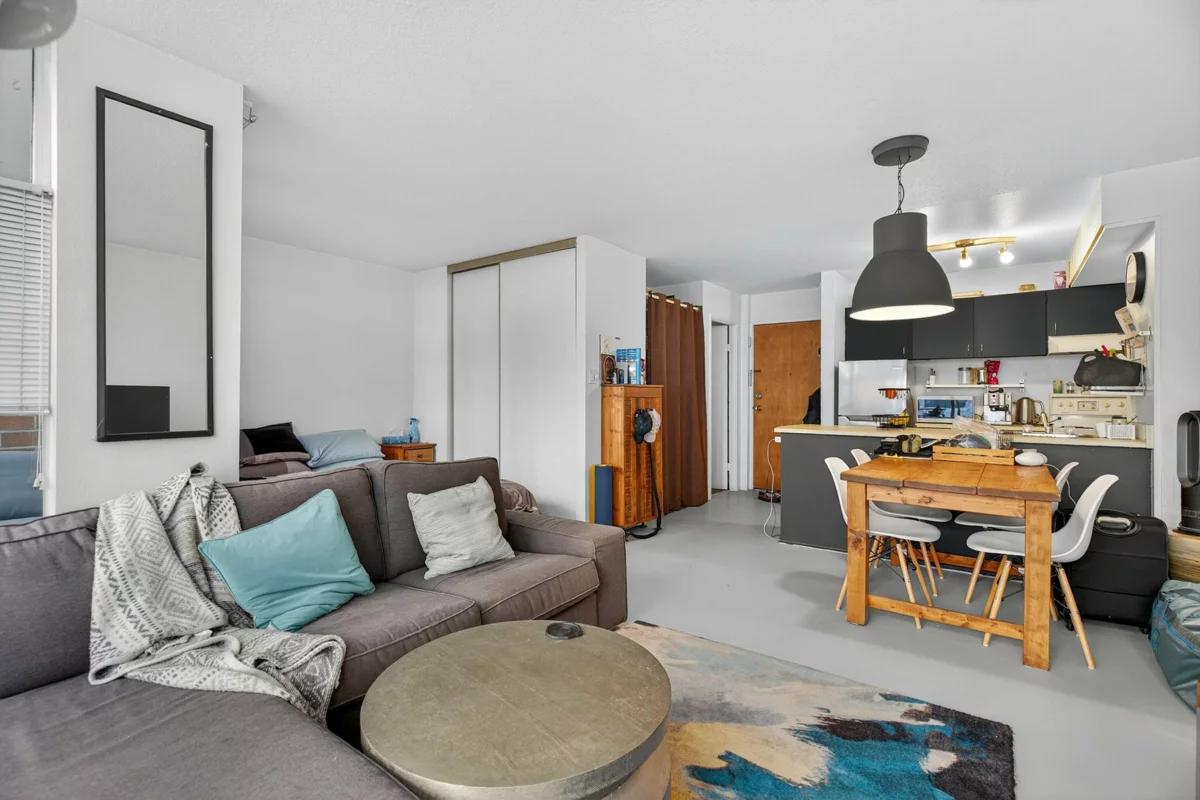 Family Room Photo of 902 950 Drake Street, Vancouver, BC
