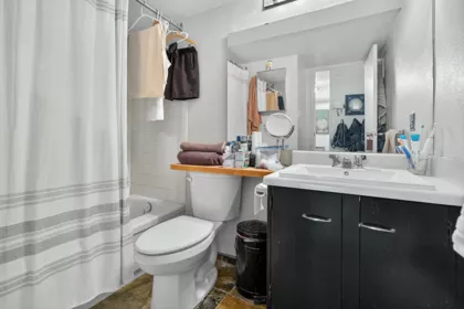 Powder Room Photo of 902 950 Drake Street, Vancouver, BC
