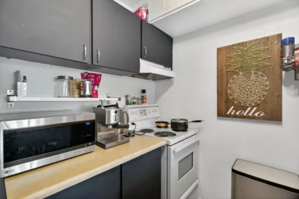 Primary Bedroom Photo of 902 950 Drake Street, Vancouver, BC