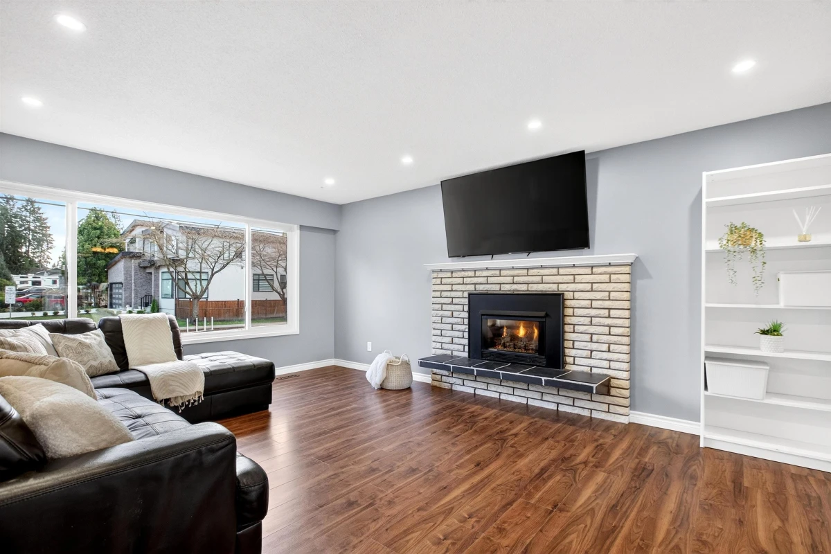 Living Room Photo of 21875 124 Avenue, Maple Ridge, BC