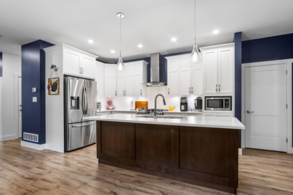 Kitchen Island Photo of 34 628 Mccombs Drive, Harrison Hot Springs, BC