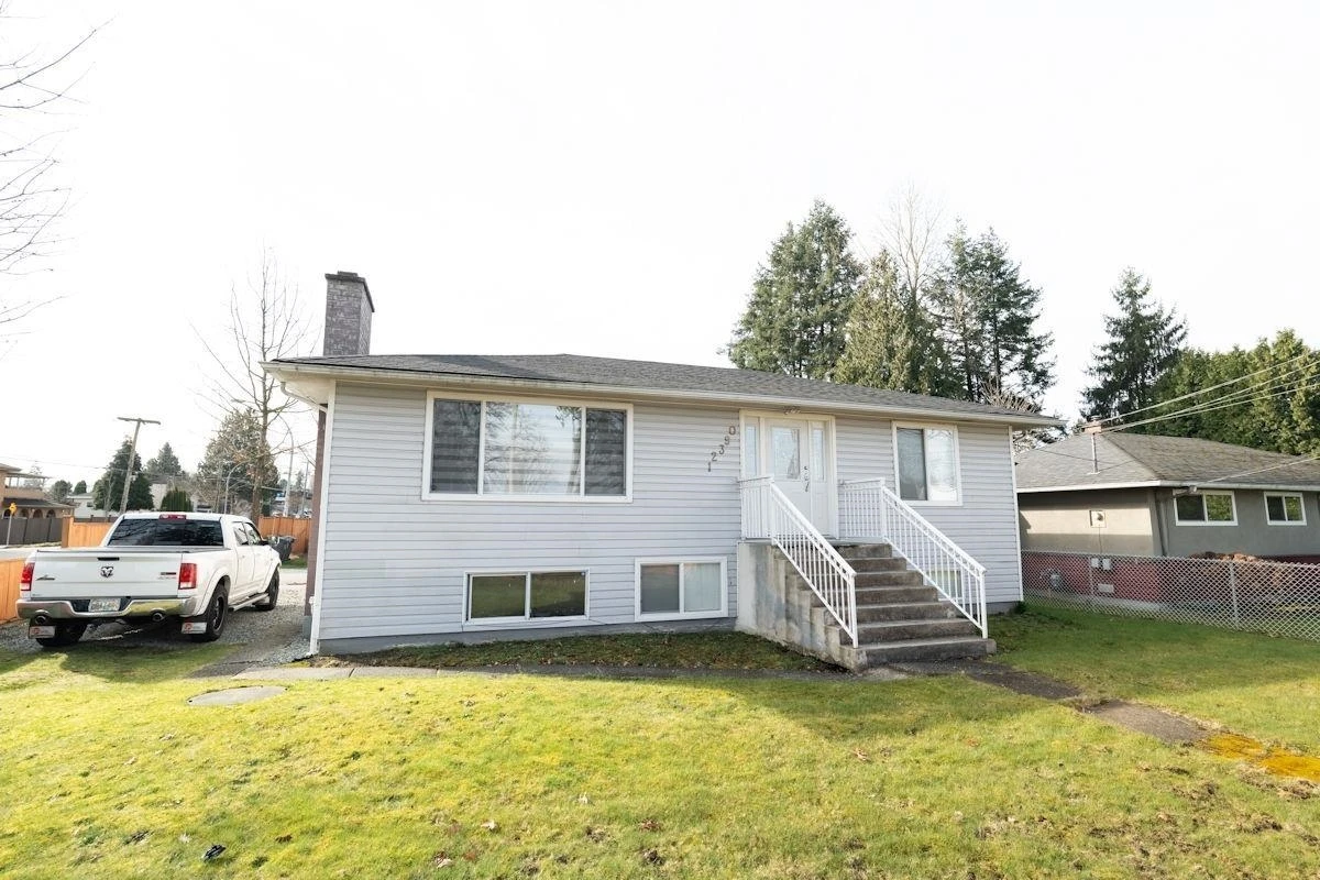 Family Room Photo of 12390 96 Avenue, Surrey, BC