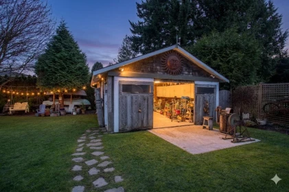 Hot Tub / Spa Photo of 13852 Coldicutt Avenue, White Rock, BC
