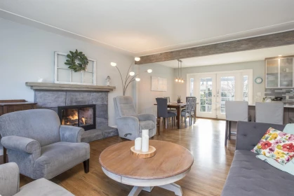 Kitchen Island Photo of 13852 Coldicutt Avenue, White Rock, BC