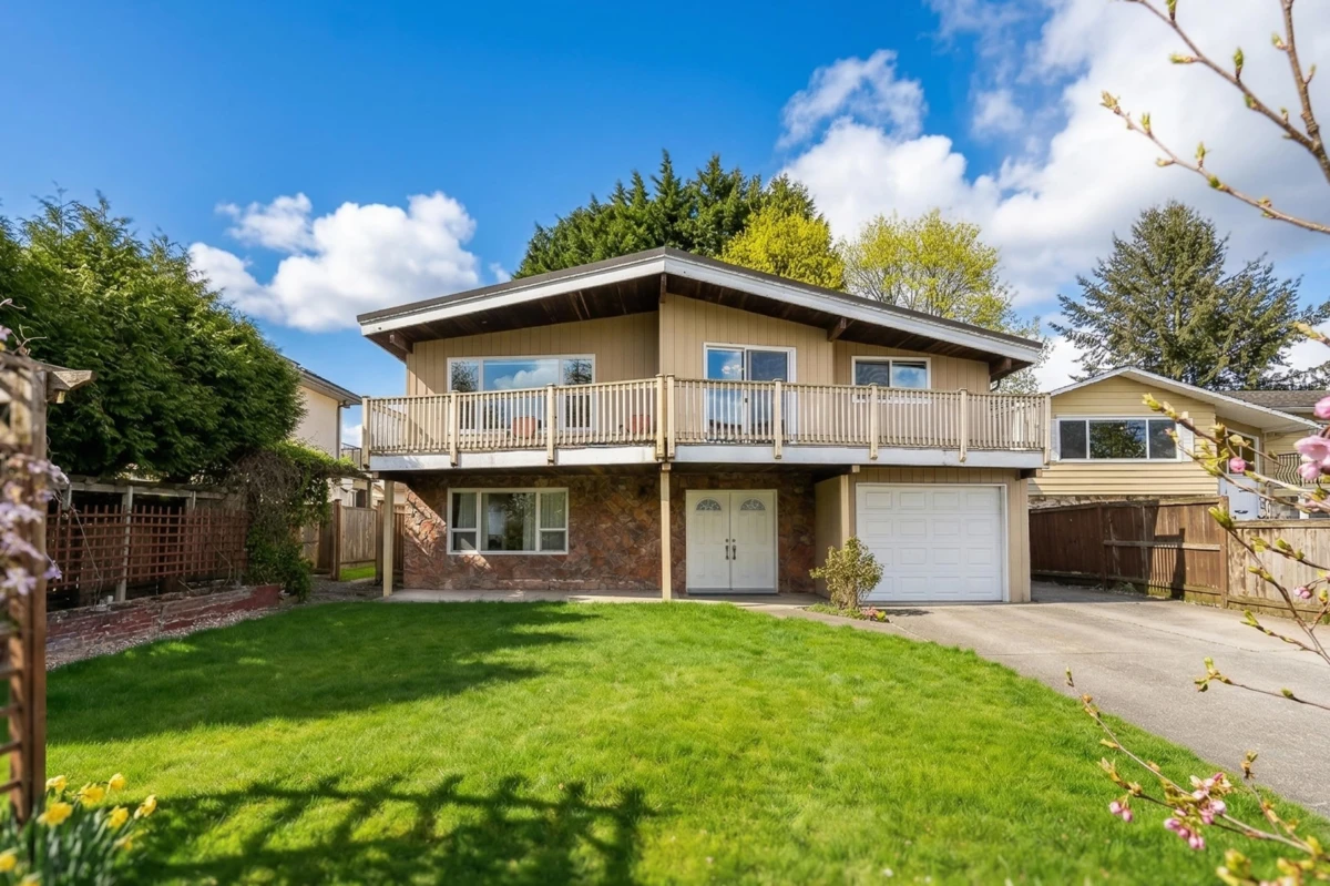 Living Room Photo of 4831 Foxglove Crescent, Richmond, BC
