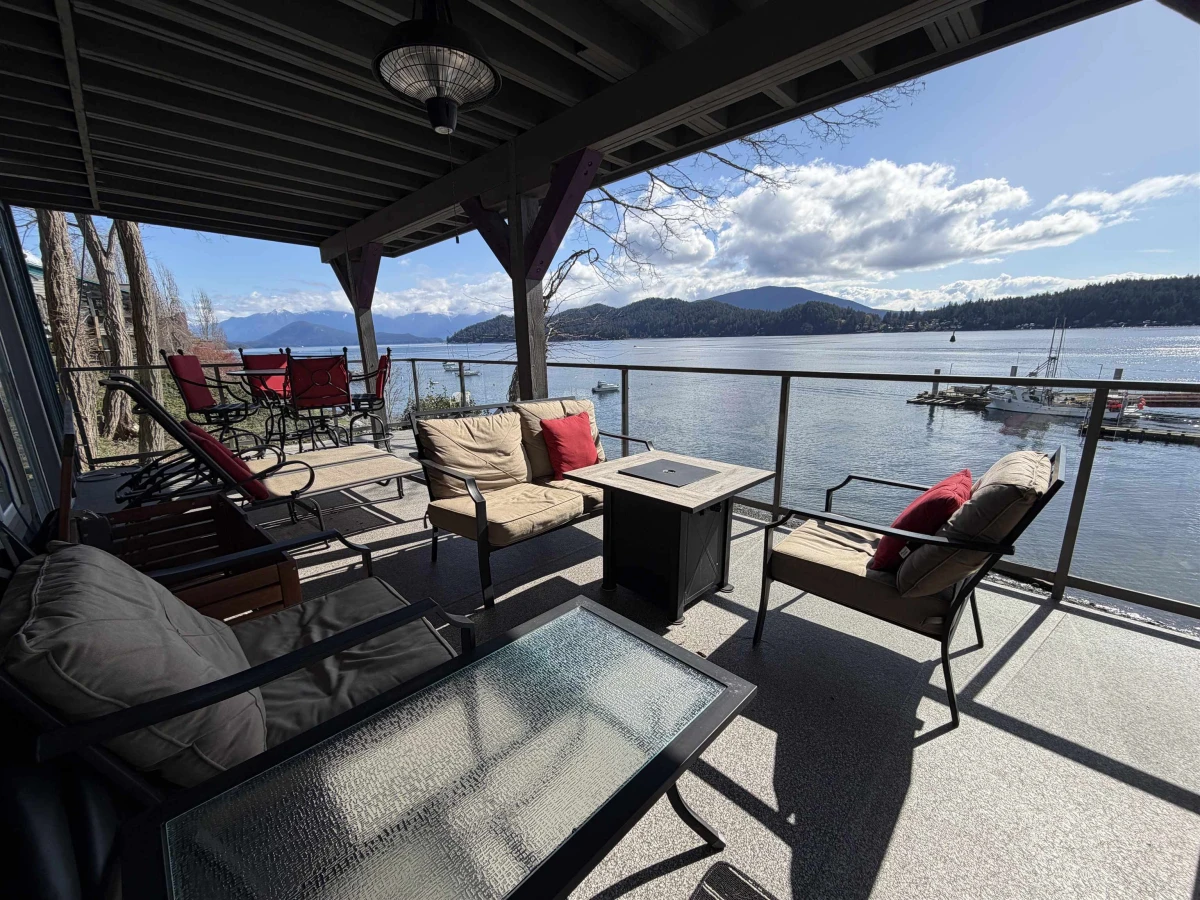 Exterior Front Photo of 418 Marine Drive, Gibsons, BC