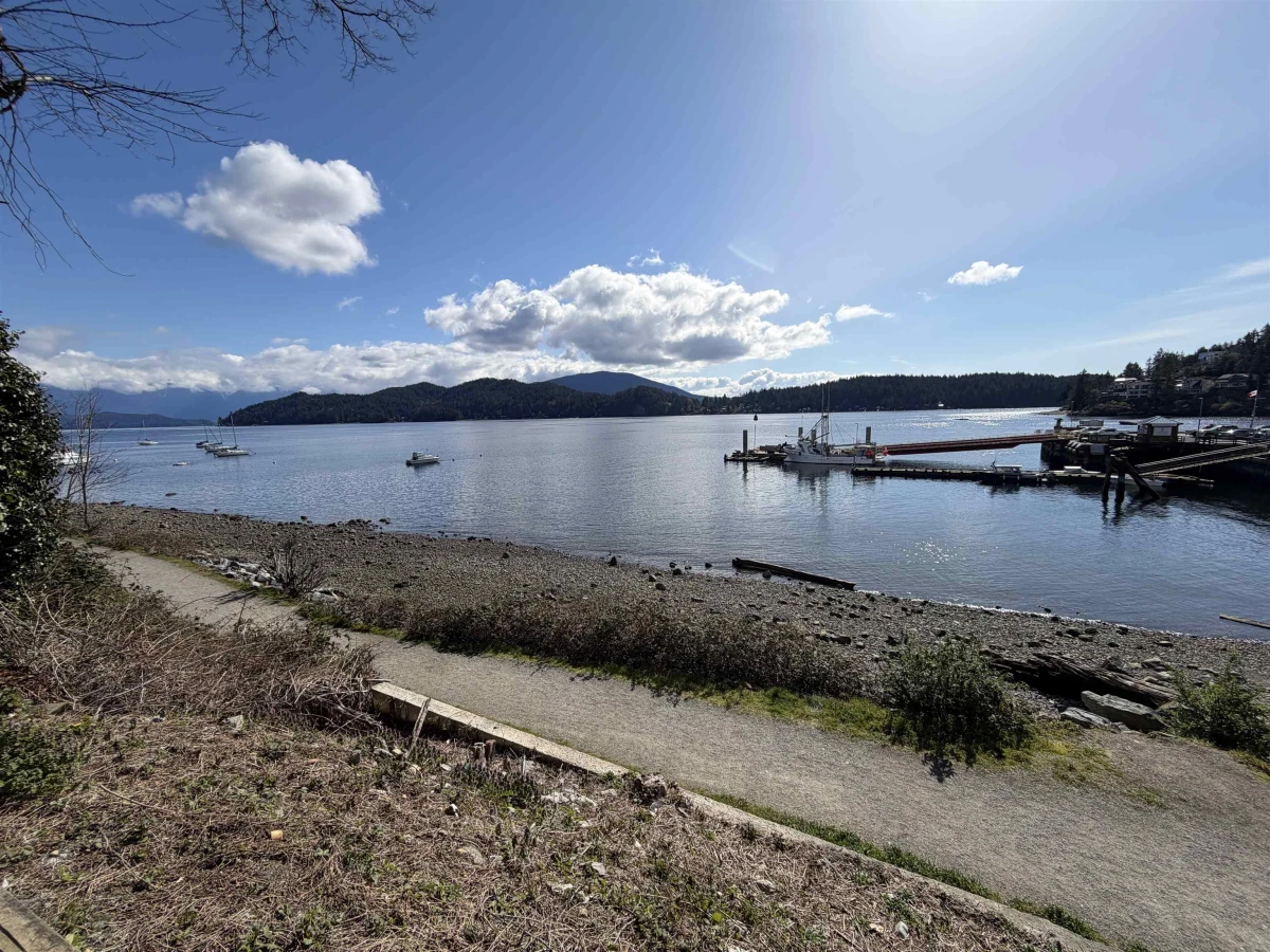 Guest Bathroom Photo of 418 Marine Drive, Gibsons, BC