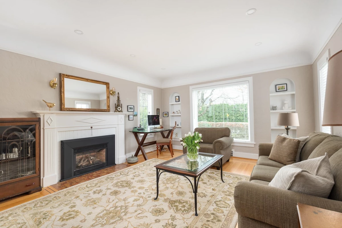 Dining Area Photo of 438 Fourth Street, New Westminster, BC