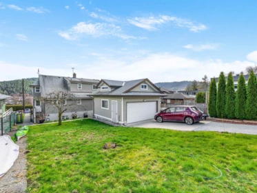 Backyard Photo of 351 Beachview Drive, North Vancouver, BC