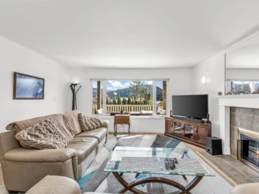 Kitchen Photo of 351 Beachview Drive, North Vancouver, BC