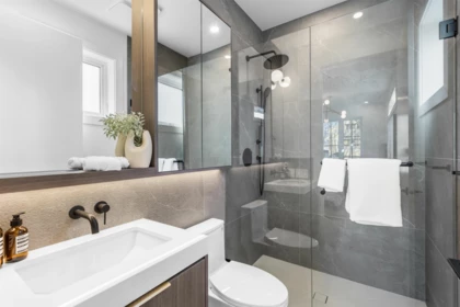 Guest Bathroom Photo of 2 546 E 46th Avenue, Vancouver, BC