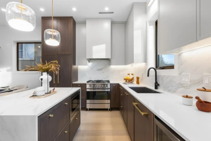 Kitchen Island Photo of 2 546 E 46th Avenue, Vancouver, BC