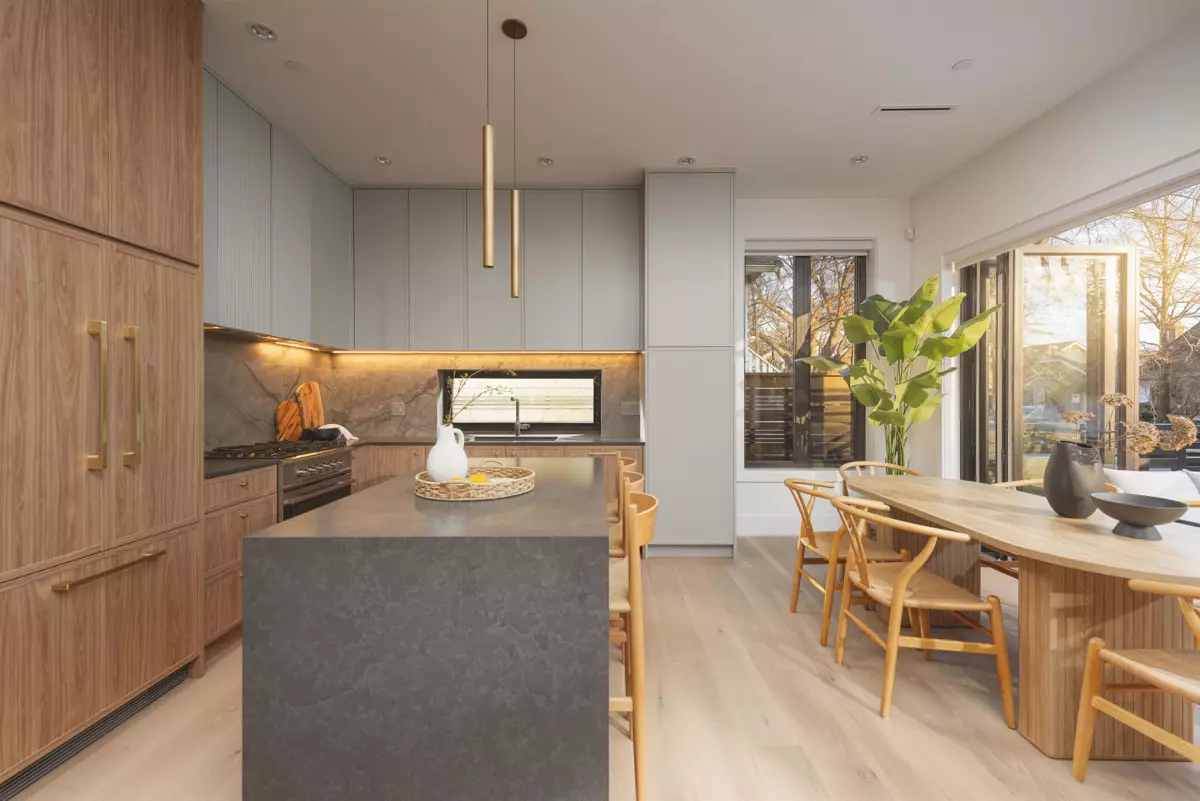 Dining Area Photo of 1 2684 Oxford Street, Vancouver, BC