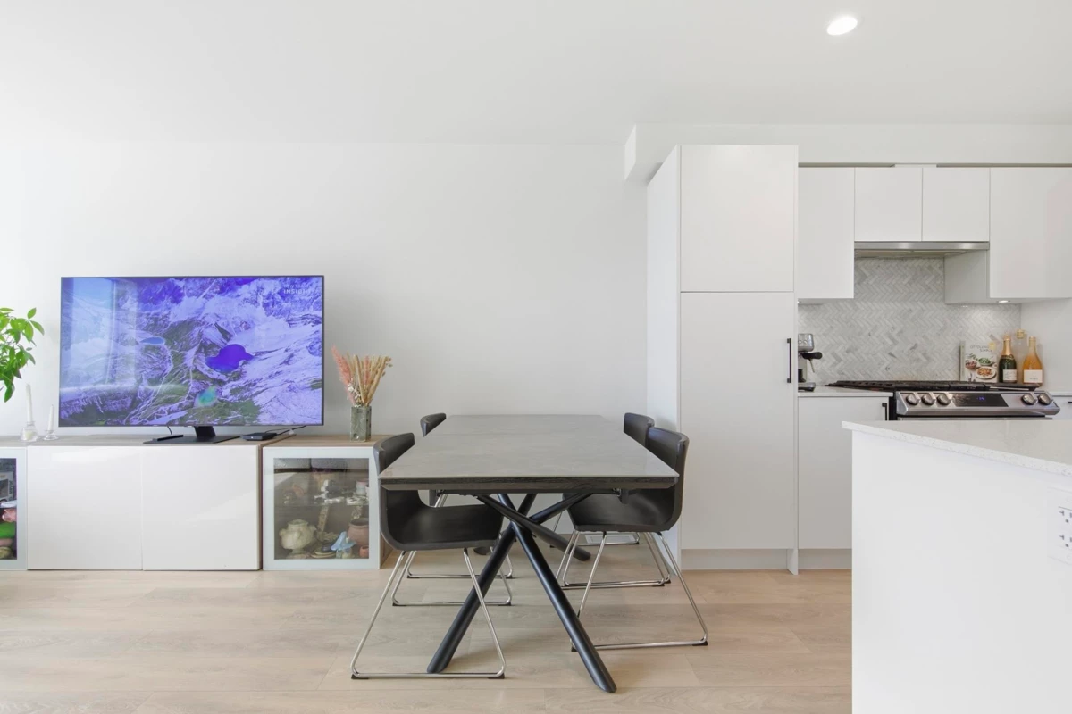 Dining Area Photo of 356 555 E 2nd Street, North Vancouver, BC