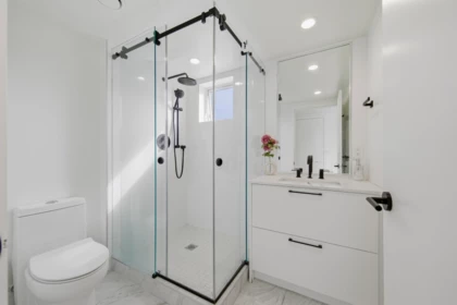 Guest Bathroom Photo of 356 555 E 2nd Street, North Vancouver, BC