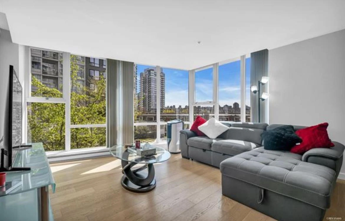 Dining Area Photo of 201 550 Pacific Street, Vancouver, BC