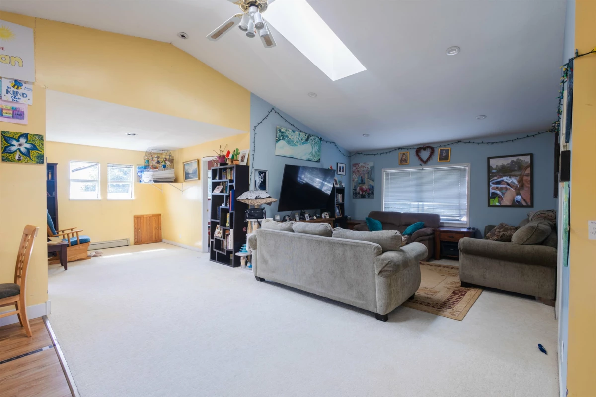 Family Room Photo of 10411 Steveston Highway, Richmond, BC