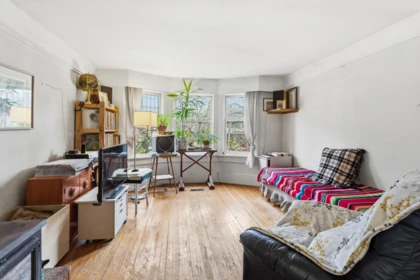 Hallway Photo of 2582 W 6th Avenue, Vancouver, BC