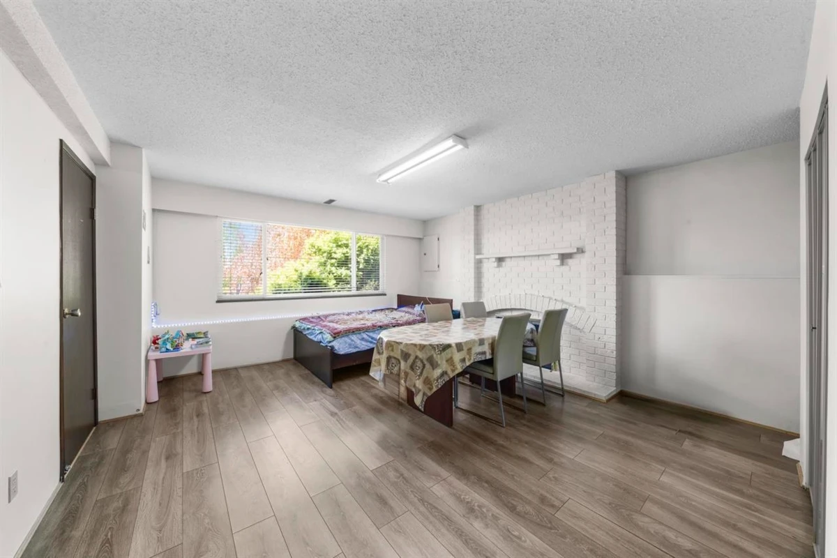Guest Bathroom Photo of 1060 Ayshire Drive, Burnaby, BC