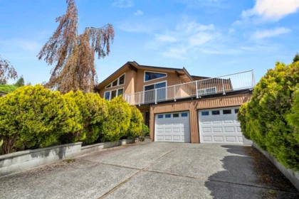 1060 Ayshire Drive, Burnaby, BC, Simon Fraser Univer. — 6 bed single family residence for sale