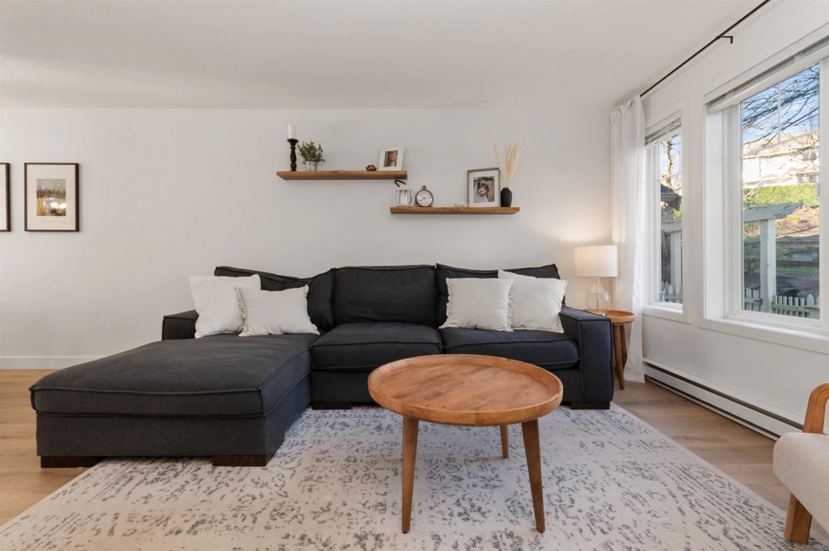 Living Room Photo of 87 4401 Blauson Boulevard, Abbotsford, BC