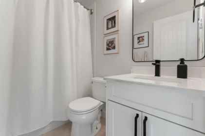 Guest Bathroom Photo of 87 4401 Blauson Boulevard, Abbotsford, BC