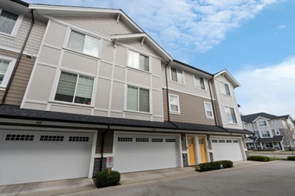 Front Yard Photo of 18 7410 194 Street, Surrey, BC