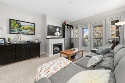 Bedroom 2 Photo of 203 2970 King George Boulevard, Surrey, BC