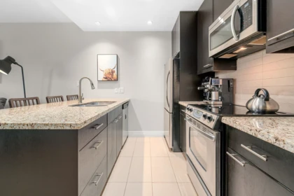 203 2970 King George Boulevard, Surrey, BC, Surrey — Apartment/Condo for sale