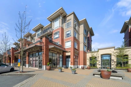 Neighborhood Park Photo Near 203 2970 King George Boulevard, Surrey, BC