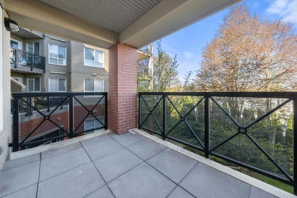 Powder Room Photo of 203 2970 King George Boulevard, Surrey, BC