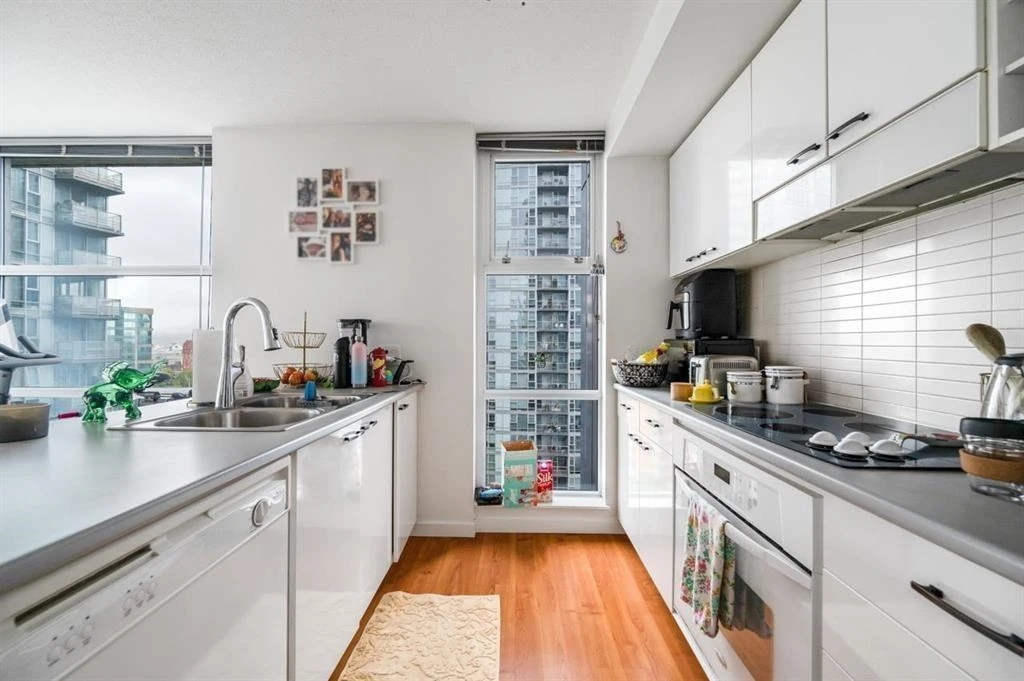 Family Room Photo of 1806 111 W Georgia Street, Vancouver, BC